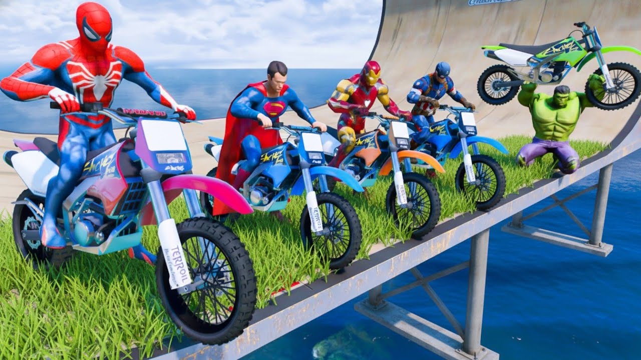 SPIDERMAN IRONMAN HULK - STUNT RAMP MOTORCYCLE CHALLENGE ON WATER SLIDE CROSSING BRIDGE