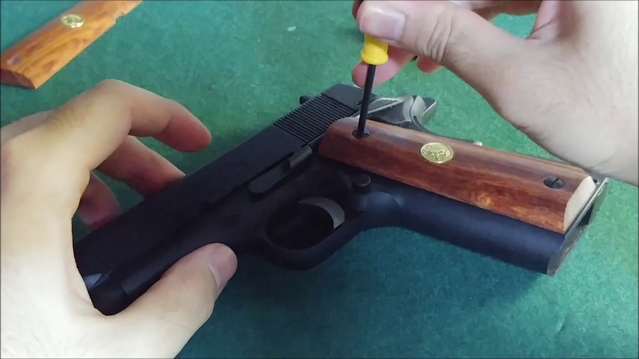 M1911 グリップパネル交換 CAW M1911 Series70 モデルガン - YouTube