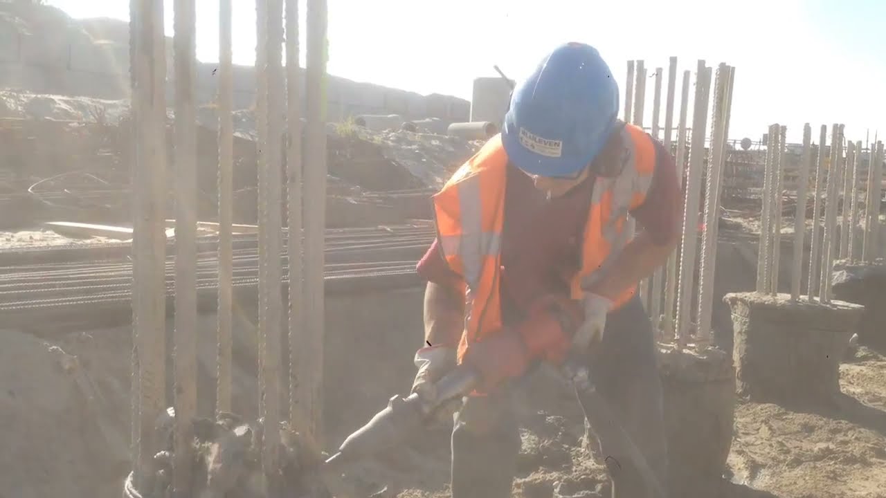 Handmatig koppensnellen met de Spytze 12 pneumatische sloophamer