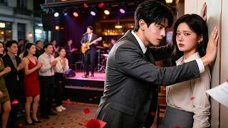 💖CEO single for 30 years, but falls in love at first sight with a humble waitress，kissed her on spot