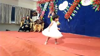 Cute Girl dancing on Hawa Hawa Mubarakan song Prakriti Kakar, Mika Singh