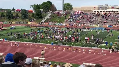 Watch now: Carson Noecker sets meet record in 3,200