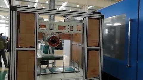 IML robot for 10L bucket plastic injection molding machine