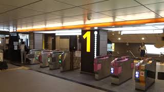 東京メトロ銀座線上野駅の改札口の風景