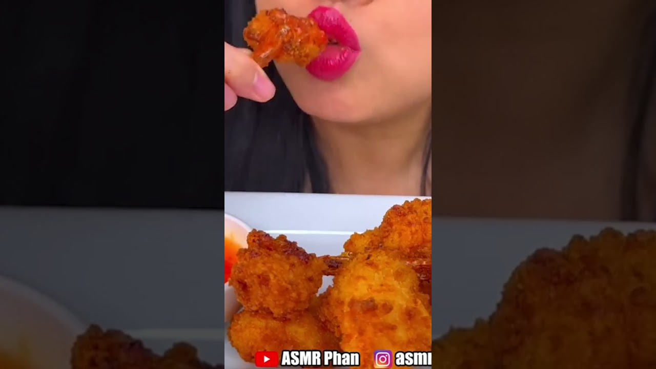 Eating Fried Shrimp 🍤 DIPPED in Chili Sauce! 