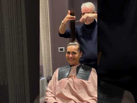 Un taglio scalato con volume in alto centro testa può snellire un viso rotondo ♥️♥️