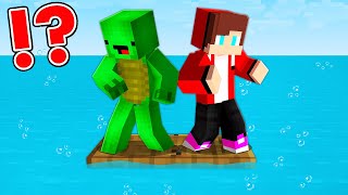 MIKEY And JJ SURVIVE On The DOOR In Minecraft - Maizen