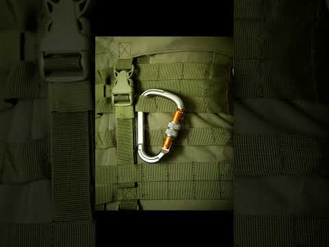 Зачем у военных на бронежилете висит карабин? #shorts