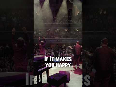 CHOIR! of 2500 sings "If It Makes You Happy"