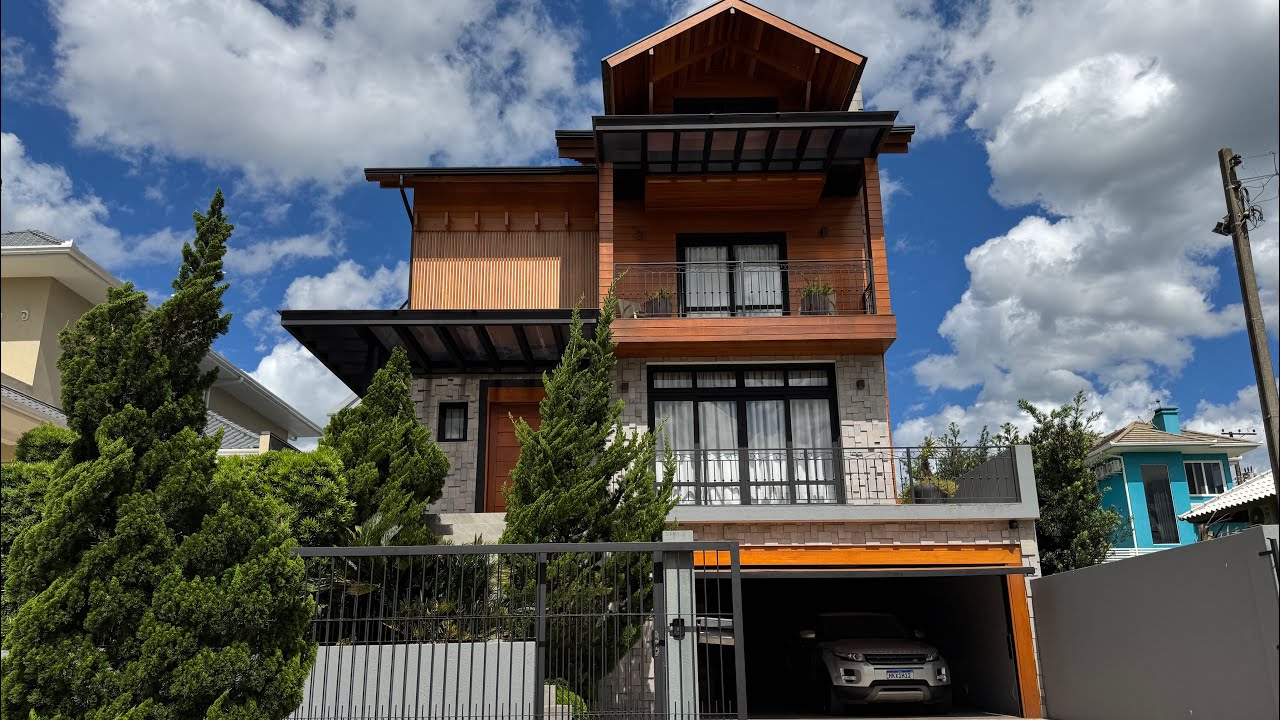 Casa 5 dormitórios em Nova Petrópolis no Pousada da neve  oportunidade para hoje R$2.490.000,00