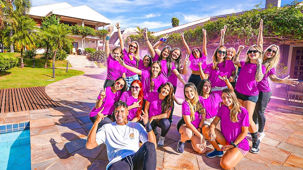 TROUXE TODAS AS MENINAS PARA CONHECER A MINHA CASA