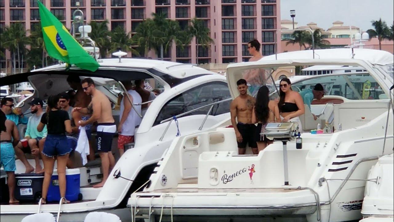 Intracoastal heading to boca bashthe biggest boat party of the year
