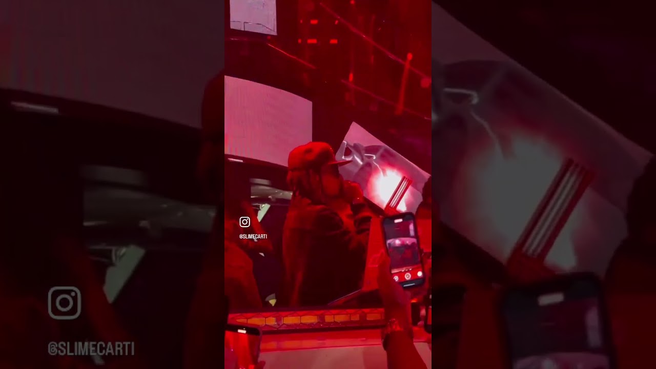 Playboi Carti Performs “Like Weezy” Live 🔥🩸 Crowd Rage!  