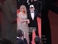 #LauraDern che sfila con suo padre Bruce Dern (89 anni) sul red carpet di #Cannes2026 🥹🥰