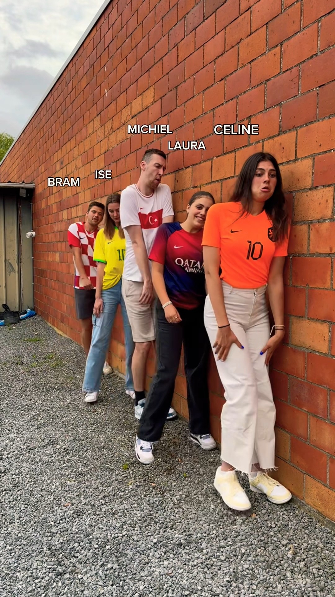 WALL OR FALL ?