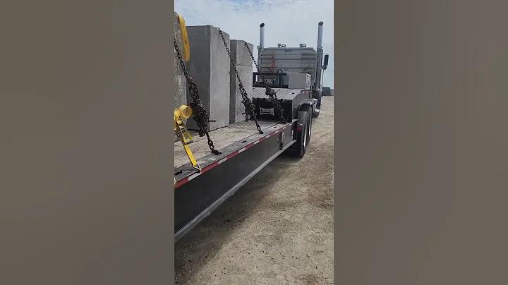 60,000 lbs of block heading to site #peterbilt #haul #construction #equipmentrental