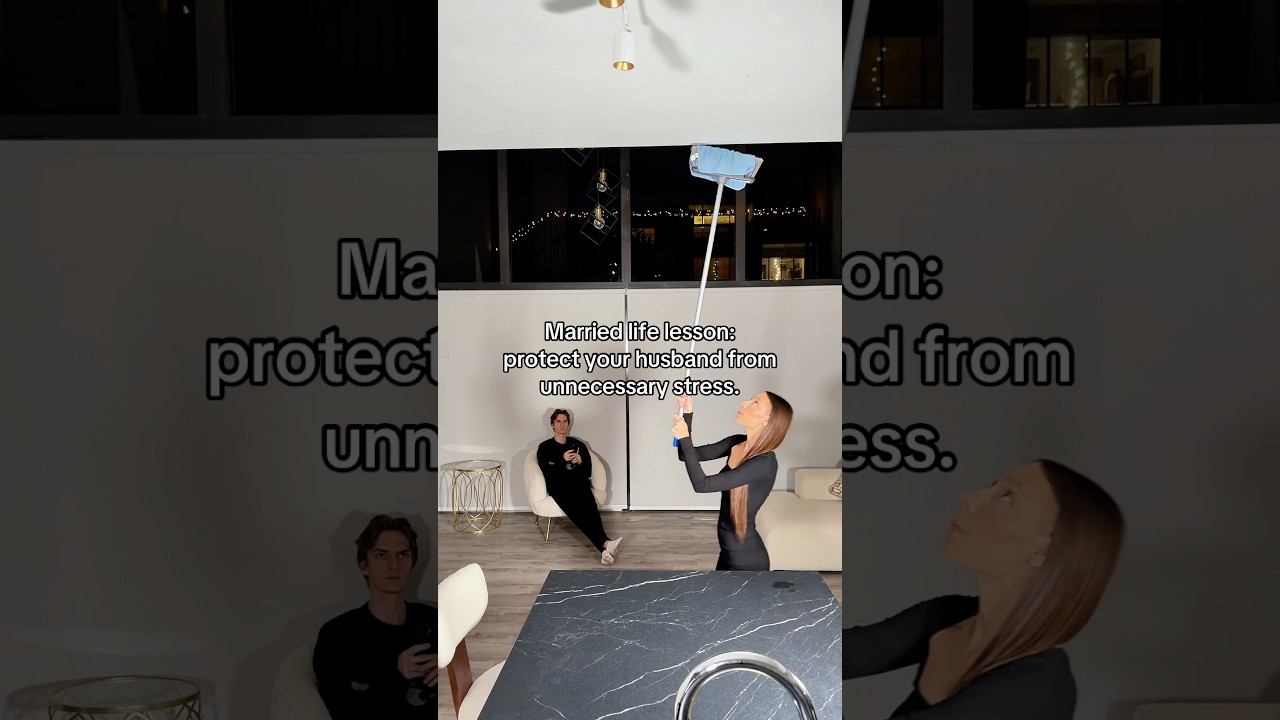 I think he didn’t notice 😂 #couple #relationship #love