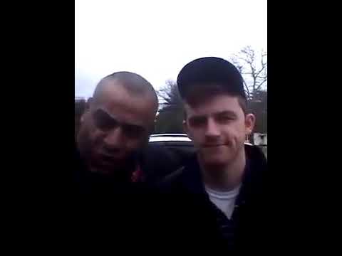 شخص اجنبية يغني عربي البناني لطلع على راس جبل اتحداك ماتضحك