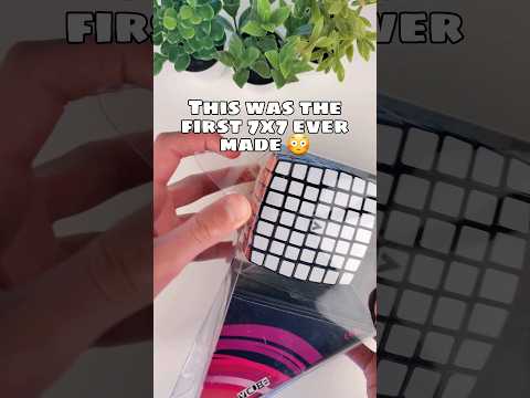 Unboxing the FIRST EVER 7x7 Rubik's cube😱