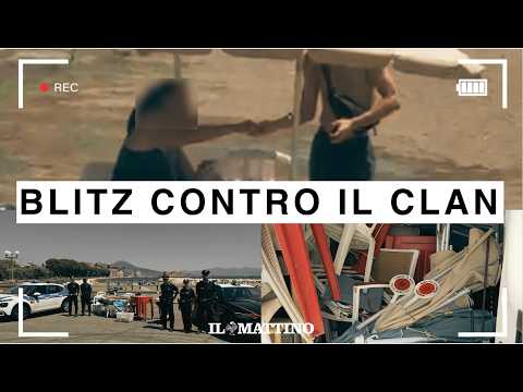 Video Blitz in diretta contro il clan a Mappatella Beach a Napoli: via ombrelloni e lettini abusivi