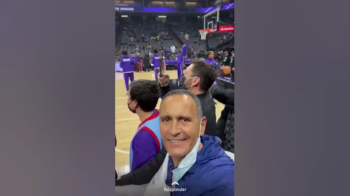 Enrique Buenrostro en partido de baloncesto