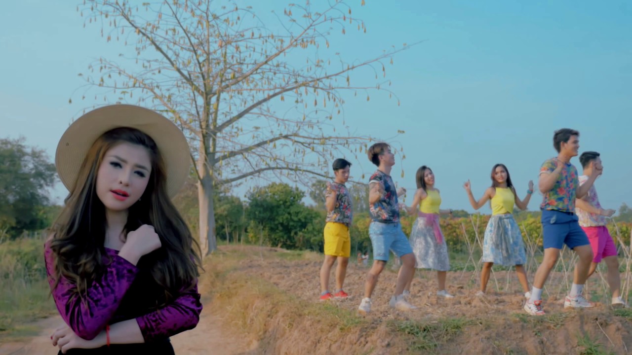 (Official MV)  បទ : ក្រមំុខ្ញុំអ្នកណាសង ច្រៀងដោយ : សុខ ពិសី VCD SD 186
