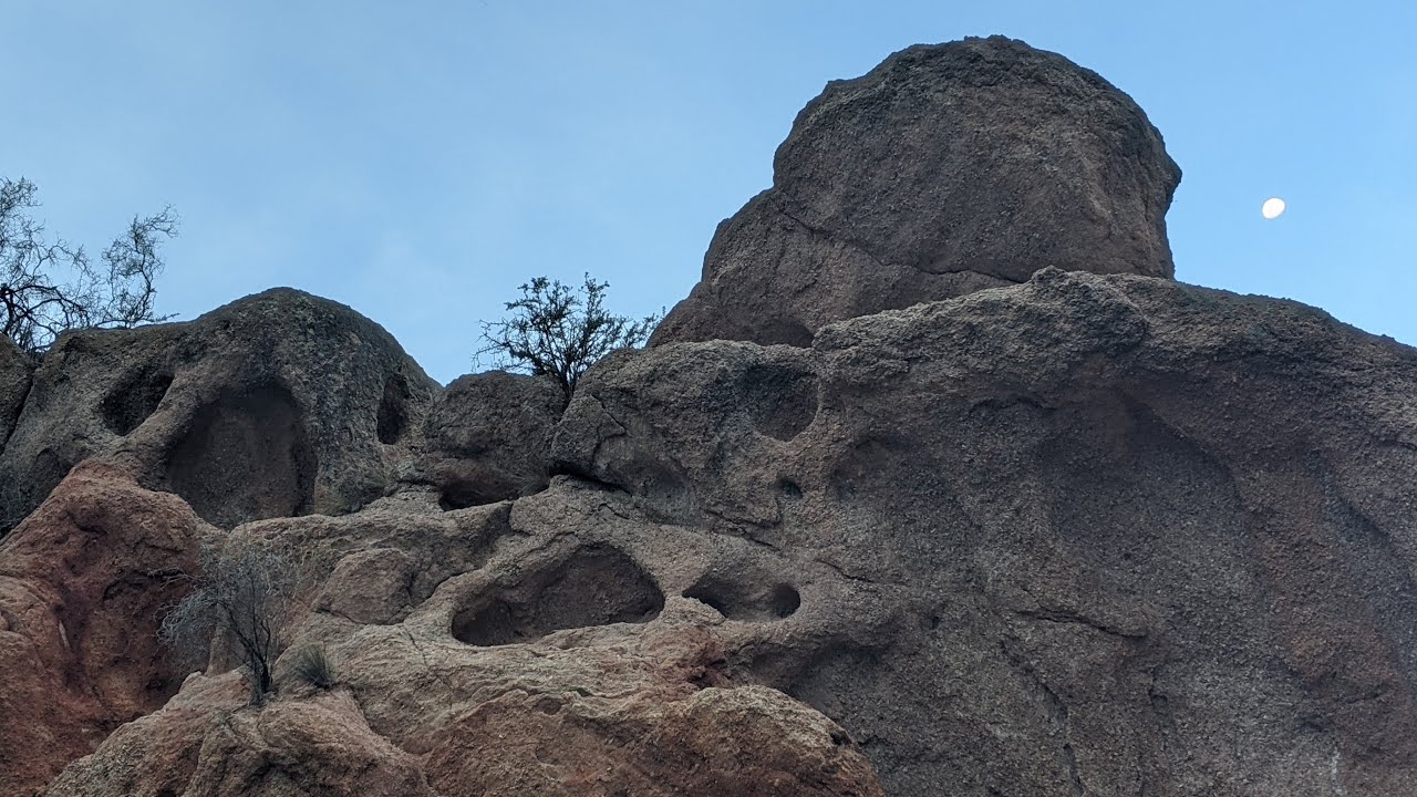 360 Daily Andes - Today: Doing parkour on eroded rocks