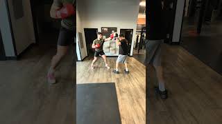 I did a boxing class with no experience… here’s how it went 🥊🥊 #boxing #boxingtraining