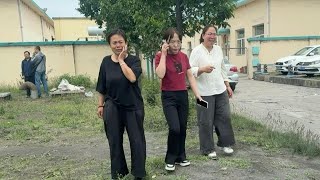 Relatives gather near coal mine entrance after blast kills 82 | AFP