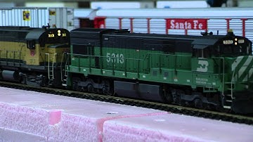 Custom Weathered Detailed Atlas BN U30C and SP&S C424 with Tsunami Sound