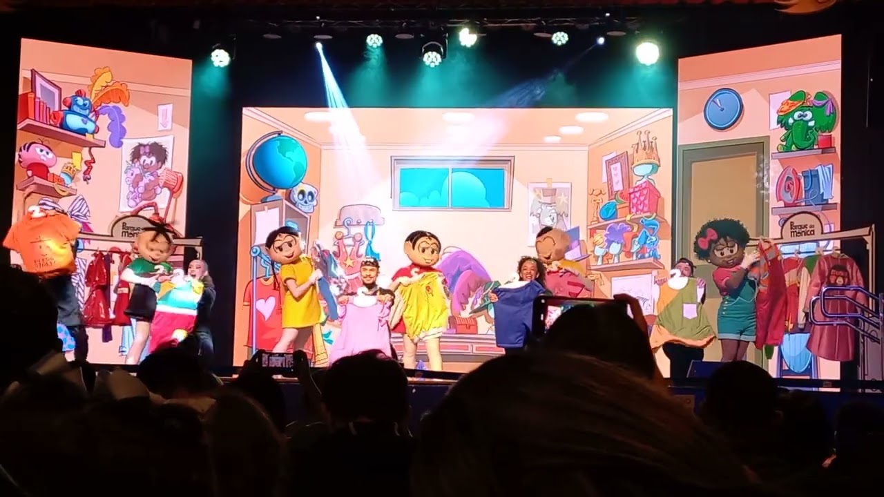 Apresentação fofa da Turma da Mônica no Parque da Mônica