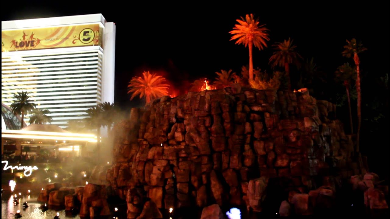 Mirage volcano show, Las Vegas, Christmas Eve YouTube
