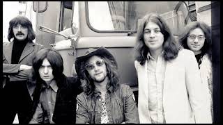 Deep Purple Featuring Ritchie Blackmore On Guitar - Smoke On The Water
