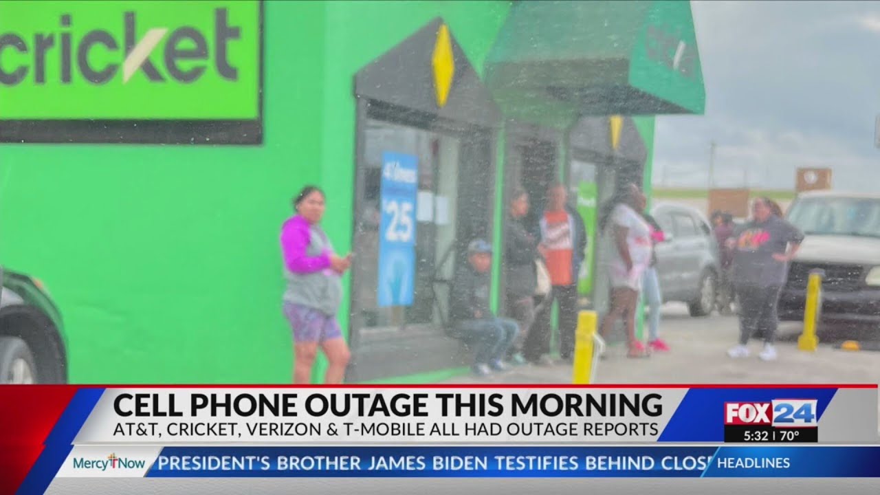 People lined up outside Springdale Cricket because of cell phone outage