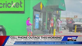 People lined up outside Springdale Cricket because of cell phone outage
