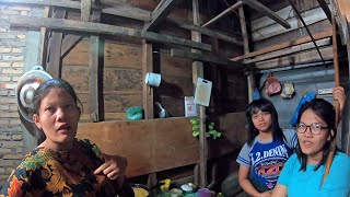 I Invited Myself Into an Indonesian Girl's House 🇮🇩