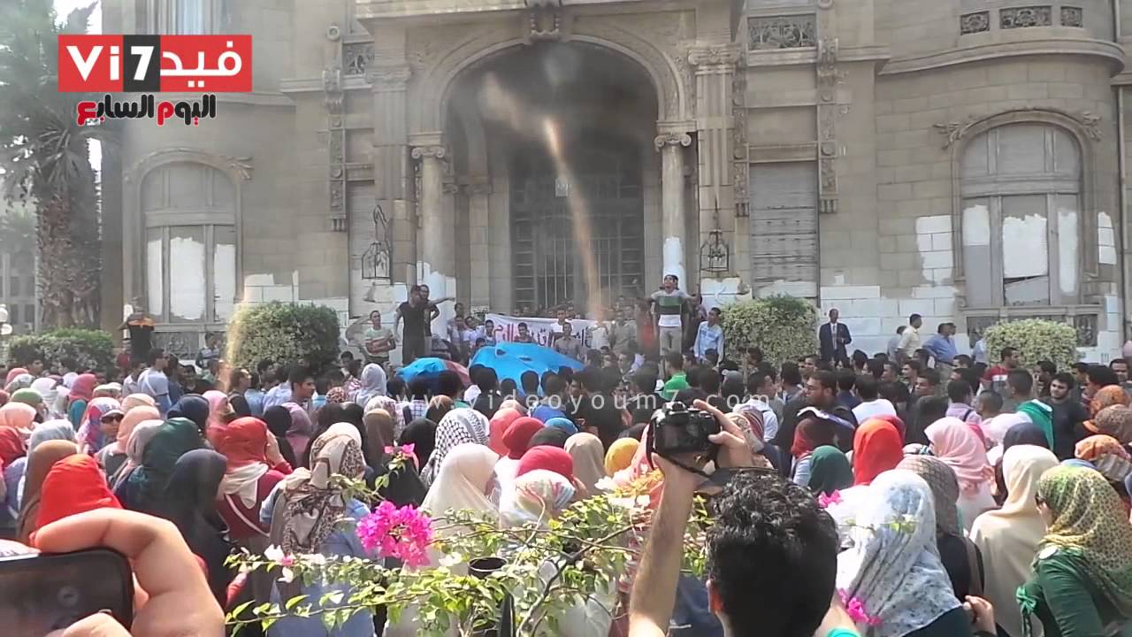 بالفيديو.. طلاب إخوان عين شمس يتظاهرون أمام قصر الزعفران