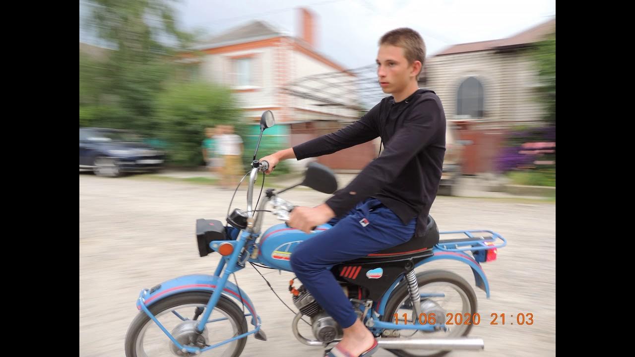 Девочка на мопеде Рига