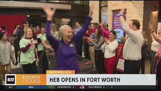 Residents celebrate new Fort Worth H-E-B opening