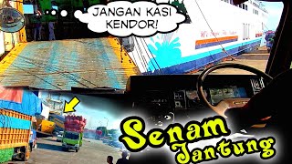 Truk besar naik kapal feri lintas pulau kalimantan