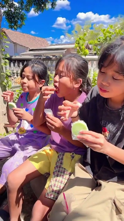 Kalian udah pernah makan rambut nenek kan?? #shortvideo #comedy #sambilancuan