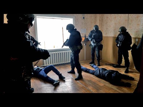 РАБОТАЕТ СОБР жёсткое задержание грабителей оперативная съёмка POLICE SPECIAL FORCES