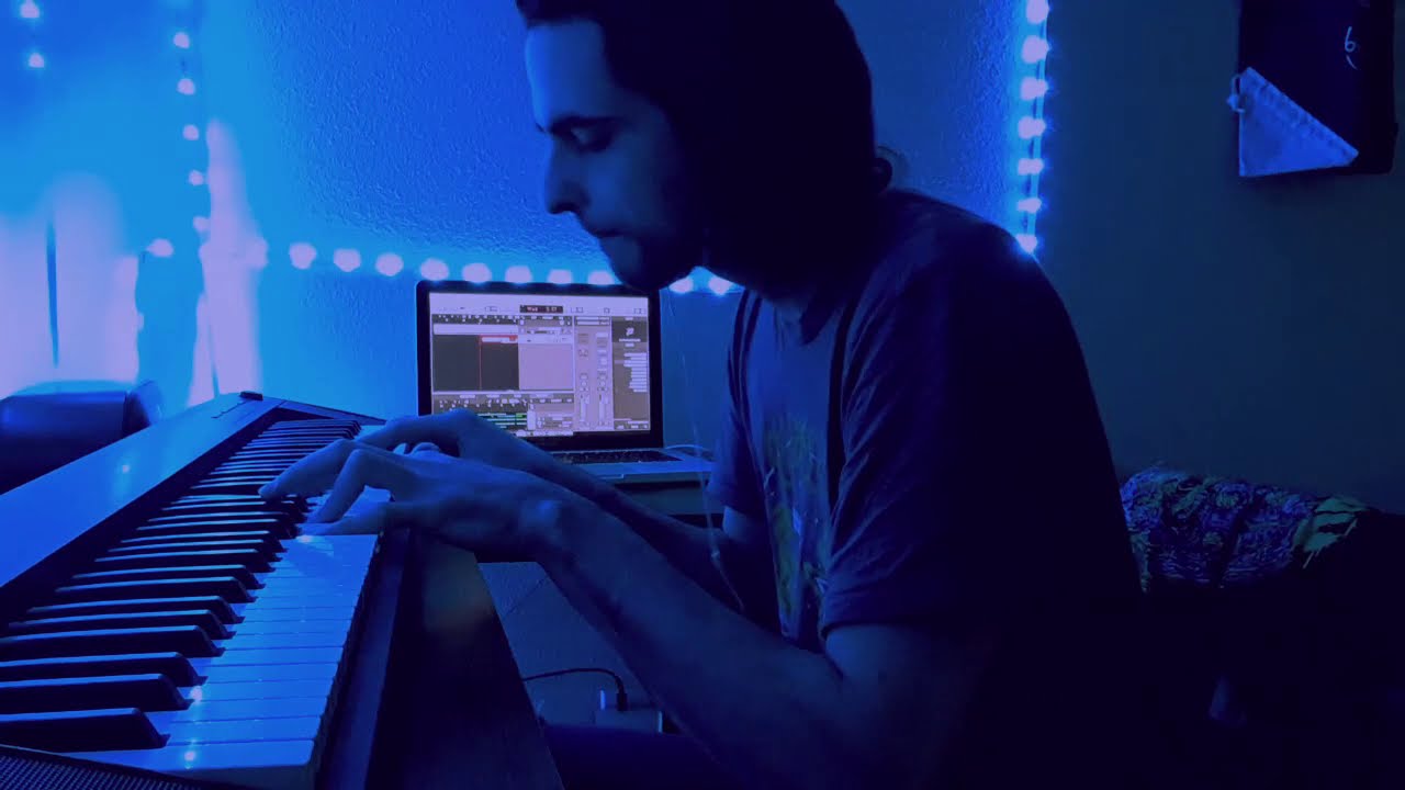 HIP HOP PRODUCER MAKES A HOUSE BEAT FROM SCRATCH (NO SAMPLES)