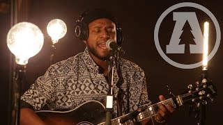 Jerome Holloway - Breathe or Bleed | Audiotree Live chords