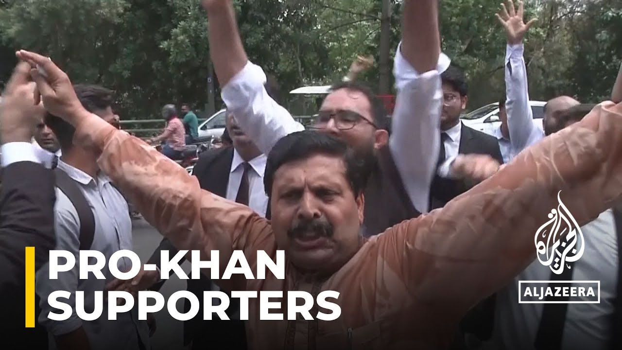 حُكم على عمران خان بالسجن: أنصار خان يتجمعون في لاهور