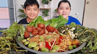 ส้มตำเม็ดสะตอ แกล้มส้มผักไส้กรอกหมูทอด 1 มิถุนายน พ.ศ.2567