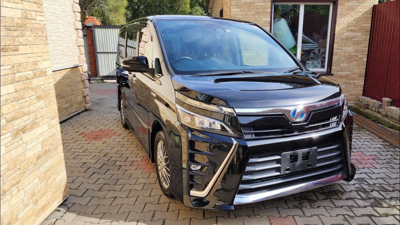 Toyota Voxy Hybrid 2017