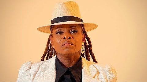 Mweya Unorapa - Mai Olivia Charamba (OFFICIAL VIDEO)