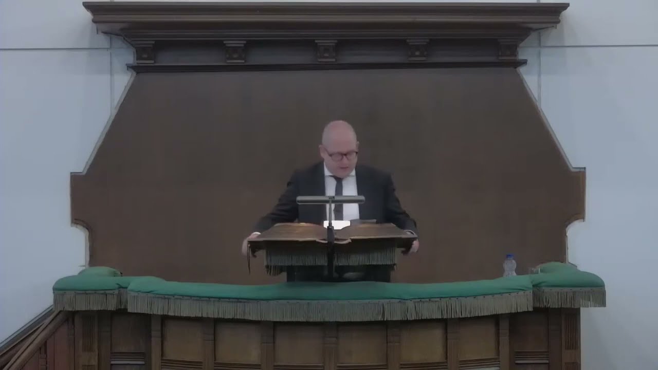 Godverheerlijkende kleding | Exodus 28: 31 - 35 | Kand. J. W. Bonenberg