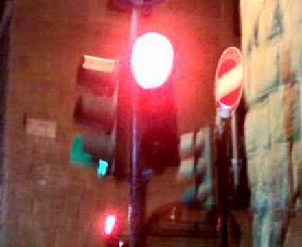 Quali sono le norme di comportamento stradale?